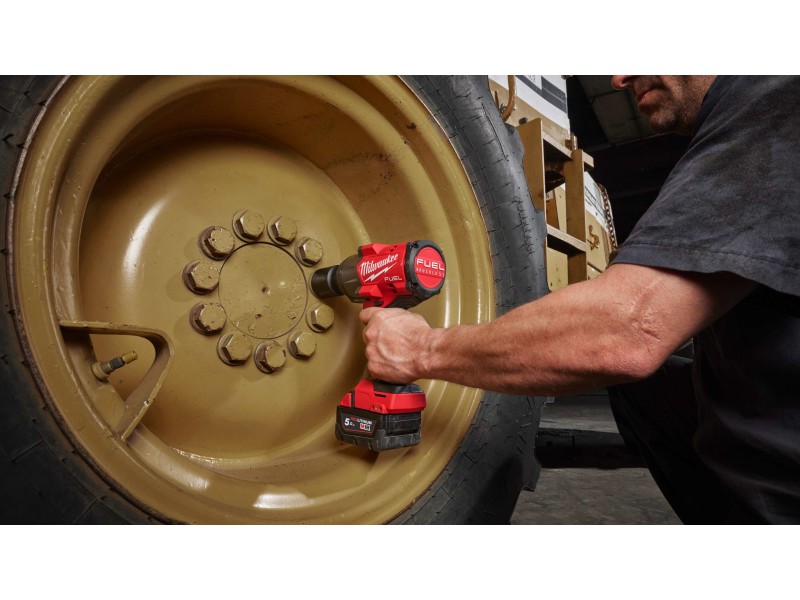 Аккумуляторный гайковёрт Milwaukee M18 FUEL FHIW2F12-502X