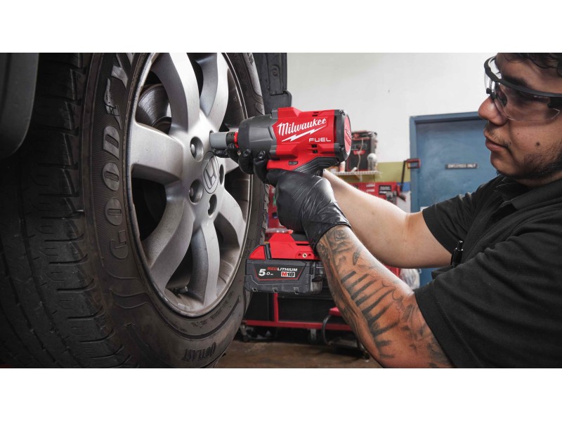 Аккумуляторный гайковёрт Milwaukee M18 FUEL FHIW2F12-502X