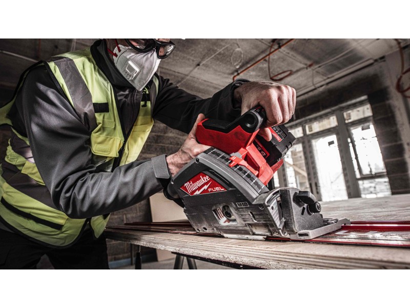 Аккумуляторная погружная циркулярная пила Milwaukee M18 FUEL FPS55-0P