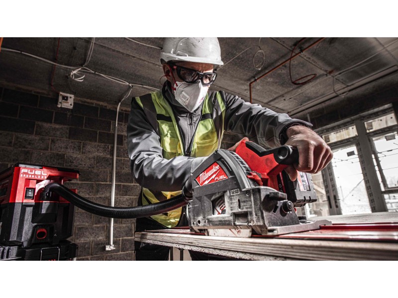 Аккумуляторная погружная циркулярная пила Milwaukee M18 FUEL FPS55-0P